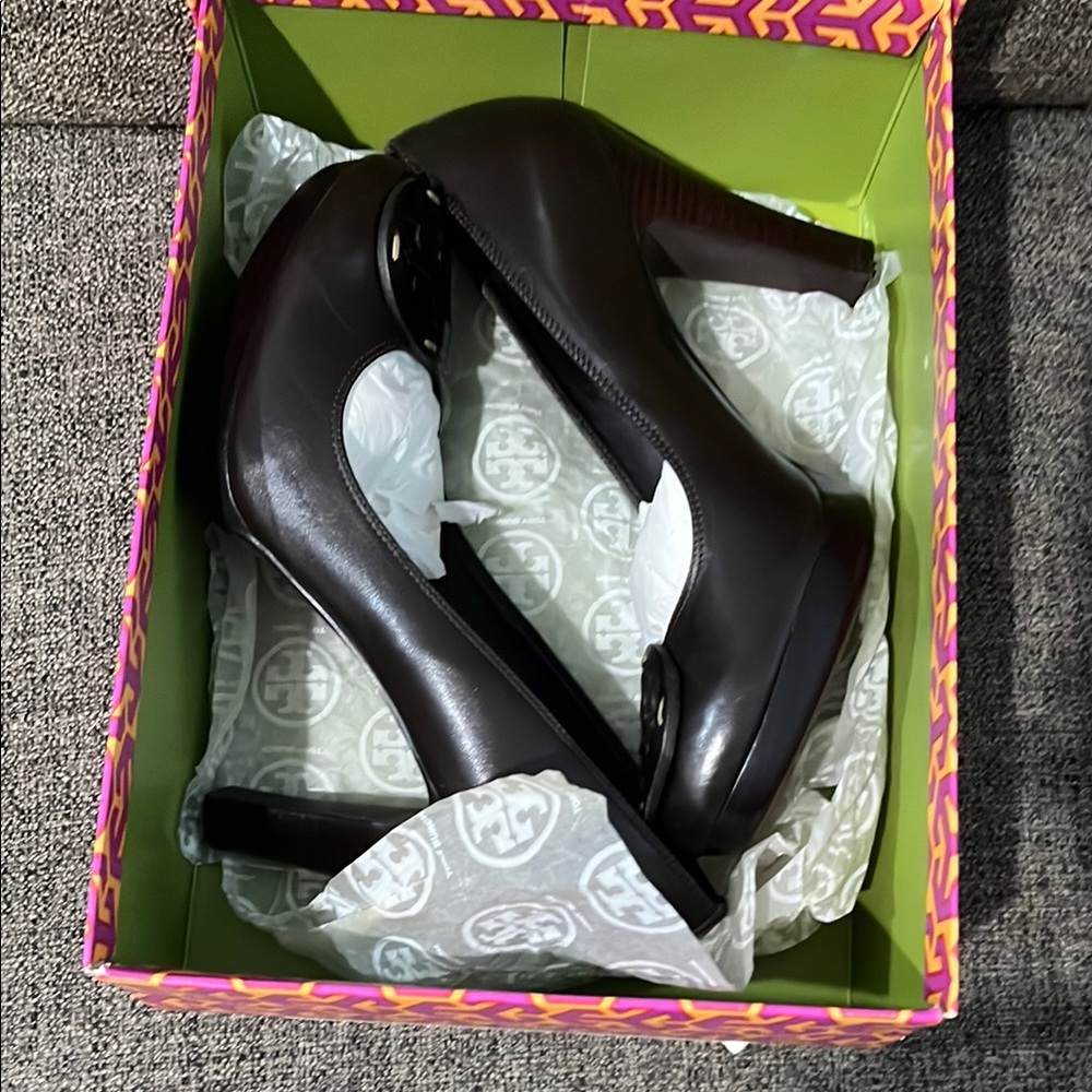 New Tory Burch Chocolate Brown Betty Pumps - Picture 12 of 16